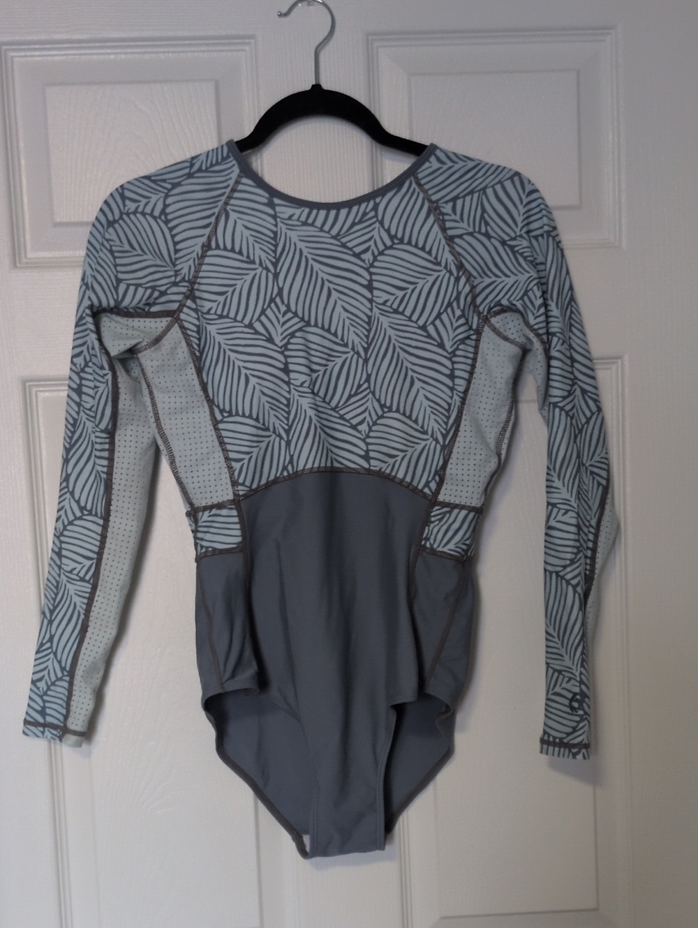 Long Sleeve Leaf Print One-Piece Swimsuit in Light Blue and Gray